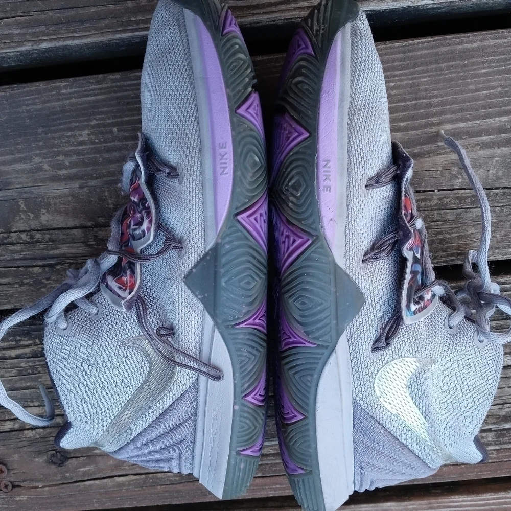 NIKE Kyrie 5 Graffiti Atmosphere Wo's Sz 8 Youth sz 6 .Grey AQ2456 001.. Sock pr